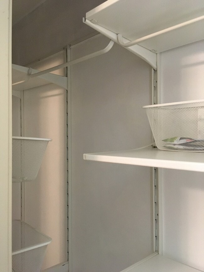 Building Photo - Lovely Townhouse! Fresh Paint, New Carpet, All Electric!  W/D Included, Privacy Fenced Backyard