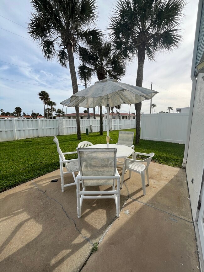 Building Photo - 7 Bristol Ln