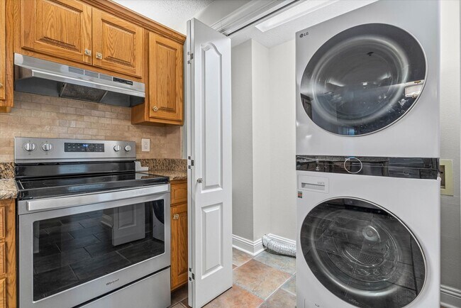 Building Photo - GREAT COMMUTE & AMENITIES