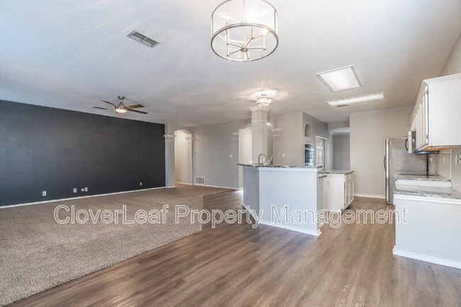 Building Photo - 16615 Raven Glenn
