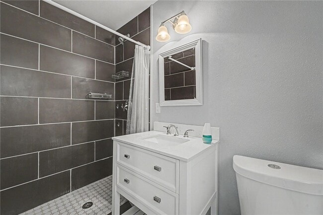 Building Photo - 1404 W Pine St