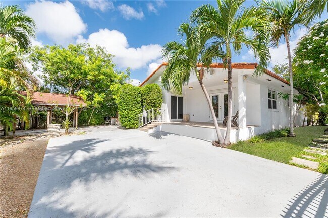 Building Photo - 1300 71st St