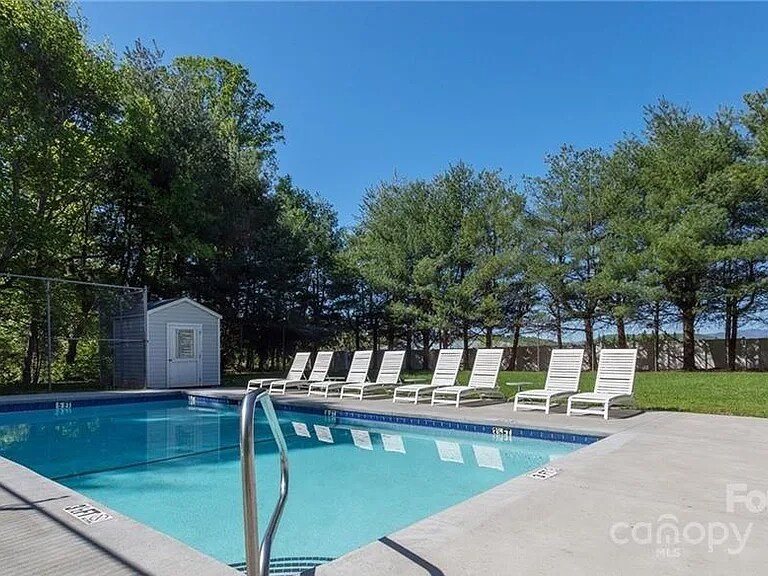 Building Photo - 71 Hollybrook Dr