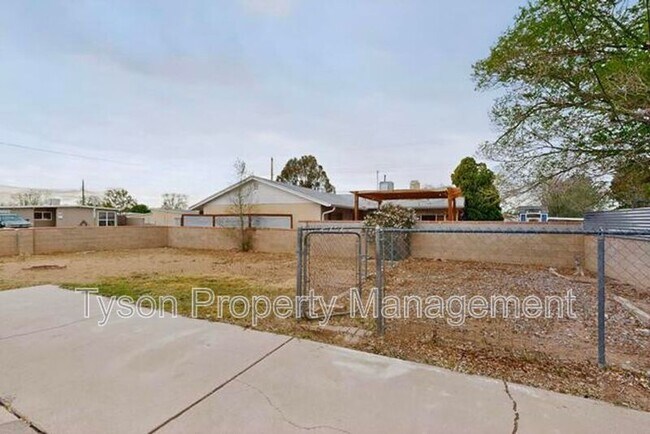 Building Photo - 3503 Montclaire Dr NE