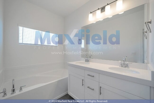 Building Photo - End Unit - 3BD 2.5 BA 2GA - Modern Living