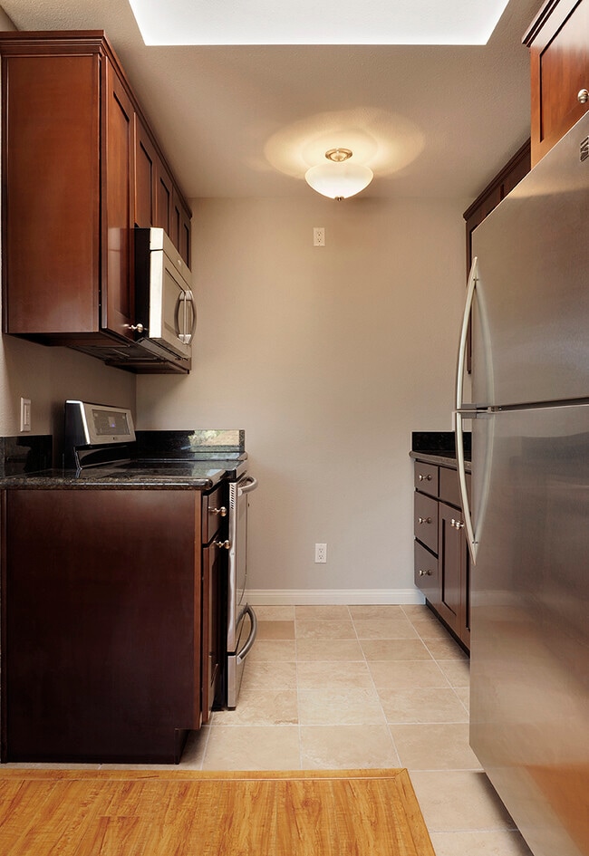 Building Photo - 340 N La Fayette Park Pl