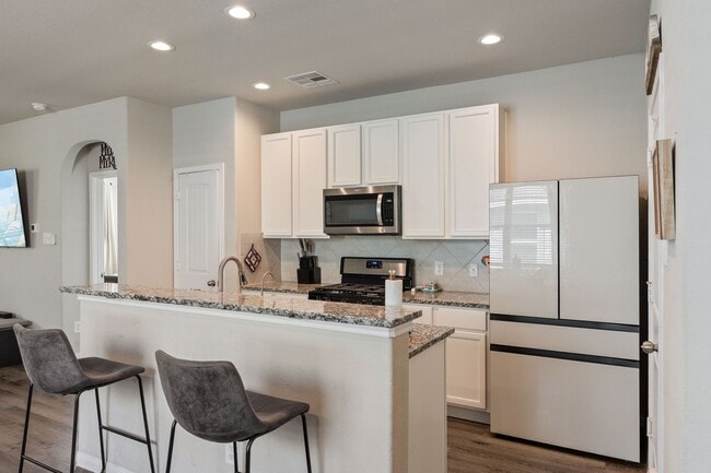 Building Photo - 2221 Raider Dr