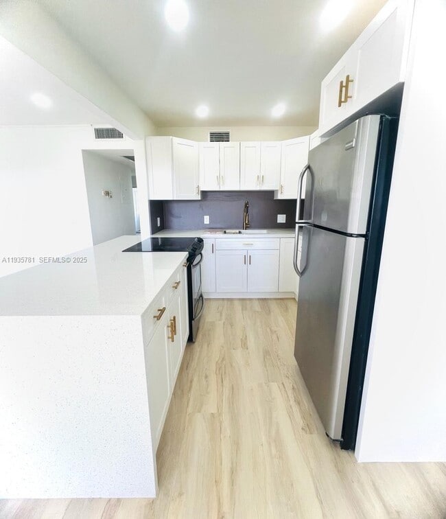 Building Photo - 13255 SW 9th Ct