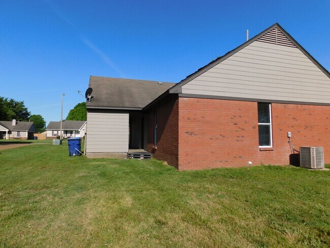 Building Photo - 5840 Waverly Dr