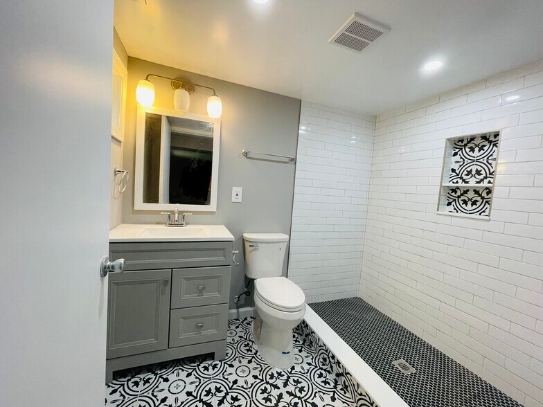New Bathroom - 302 S Courthouse Rd