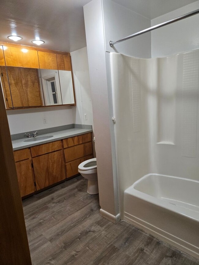 Building Photo - Three Bedroom Home - Single Car Attached Garage - in Townsend!