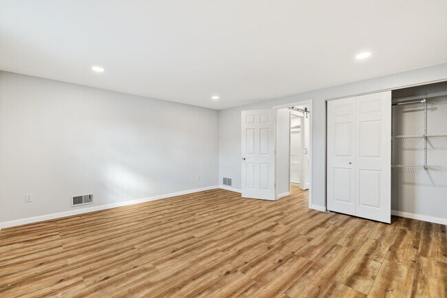 Building Photo - 2018 E Carson St