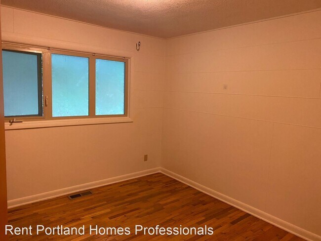 Building Photo - 4 br, 2 bath House - 10275 SE Hillcrest Drive