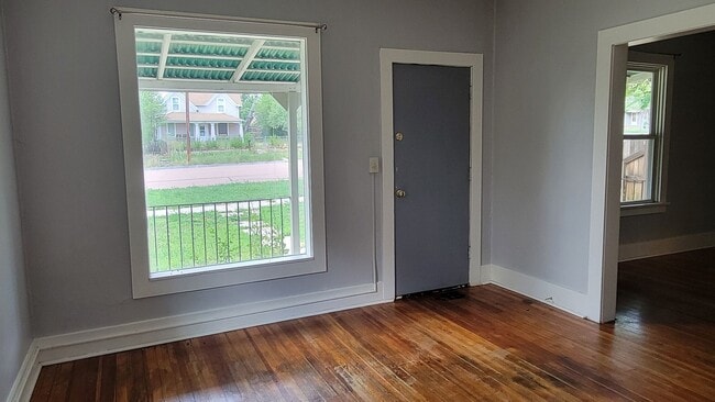 Building Photo - Ranch Style Home in Downtown! - MileStone RES