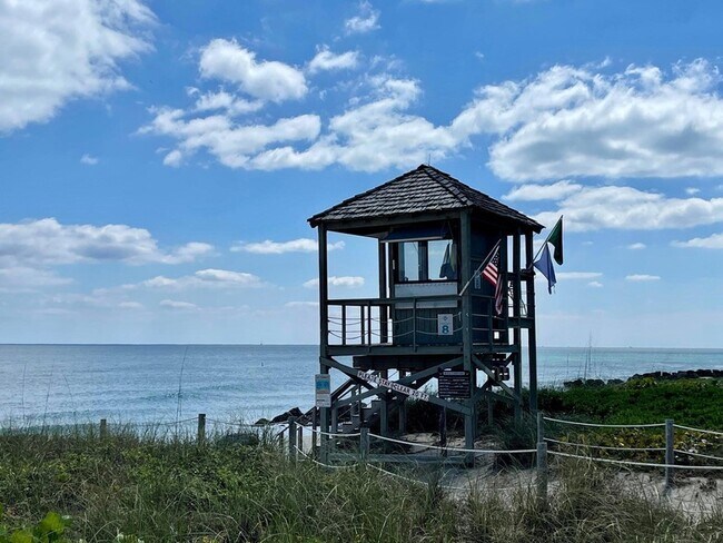 Building Photo - 111 SE 1st Ave