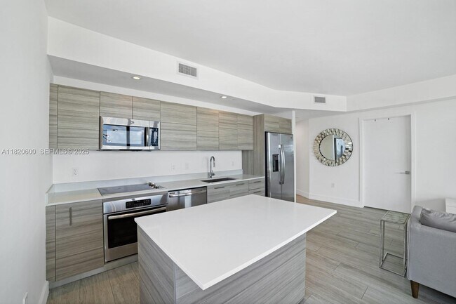 Building Photo - 121 NE 34th St