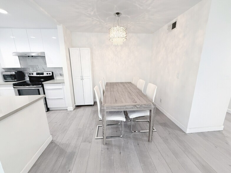 Building Photo - 222 S Central Ave