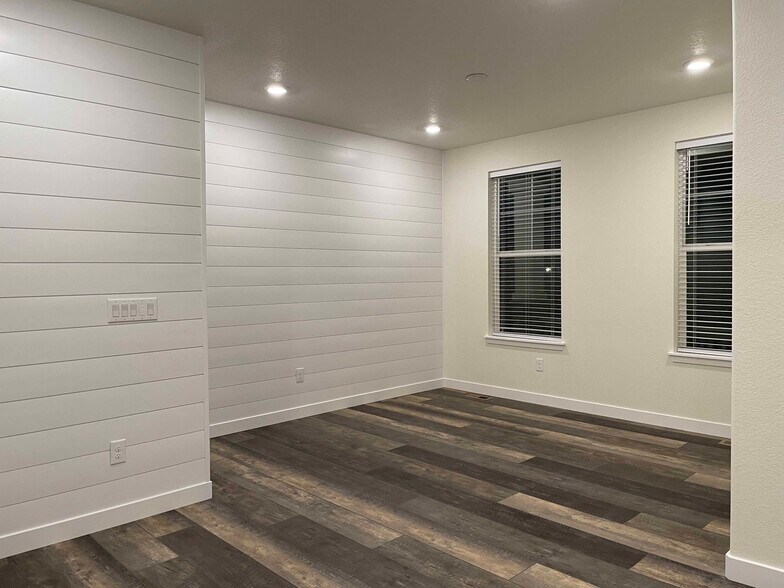 Building Photo - 8781 S Wenatchee Ct