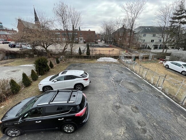 Building Photo - 32 Lincoln Rd