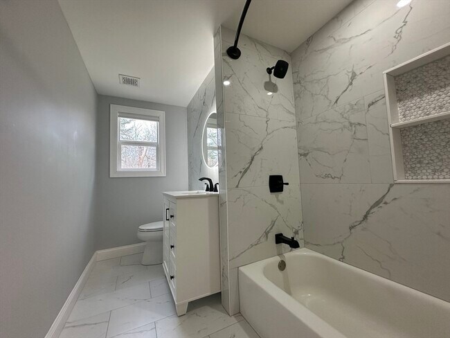 Building Photo - 456 Parsonage St