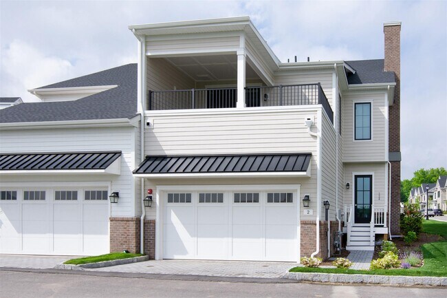 Building Photo - 2 Dewitt Dr
