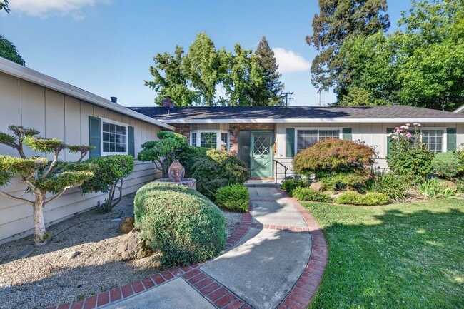 Building Photo - Single-Story Walnut Creek Home Near Top-Rated Schools, BART & Shopping