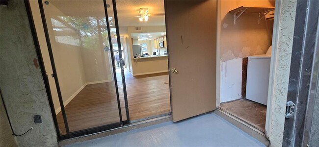 Building Photo - 1834 Foxhall Cir
