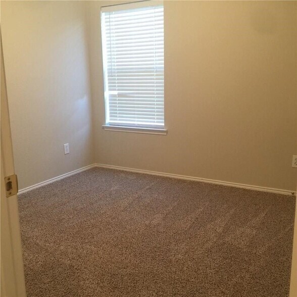 Building Photo - 9205 Lenox Dr
