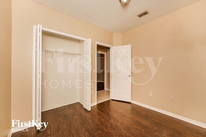 Building Photo - 122 Dahl Ave