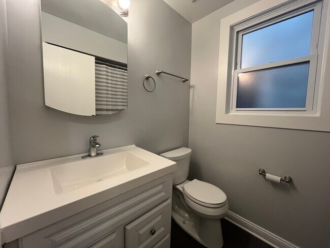 Building Photo - 449 W 37th St