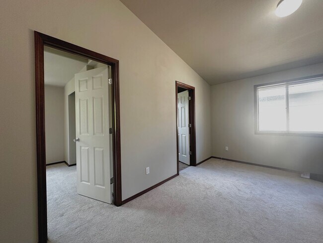 Building Photo - Beautiful 4-Bedroom 2.5-Bathroom Home in M...