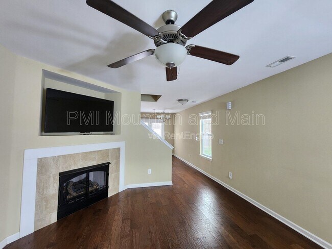 Building Photo - 19 Barnett Shoals Dr