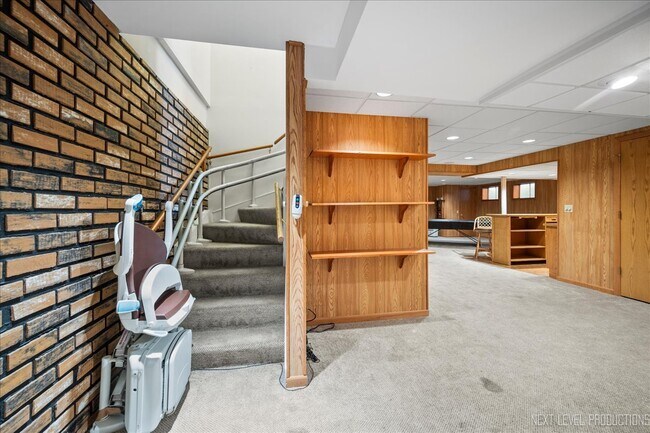 Building Photo - 805 Thornwood Dr