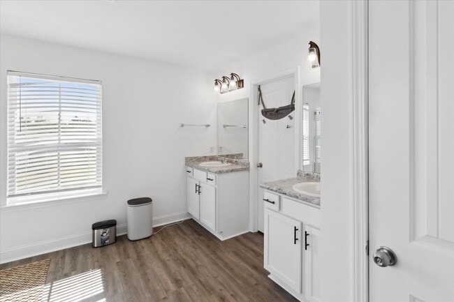 Building Photo - AVAILABLE OCTOBER 2025 [PET FRIENDLY]