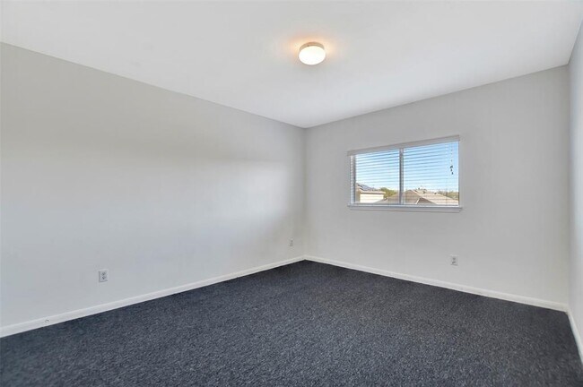 Building Photo - 1811 Adobe Falls Dr