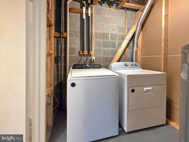 Building Photo - 2520 Doverhill Ct