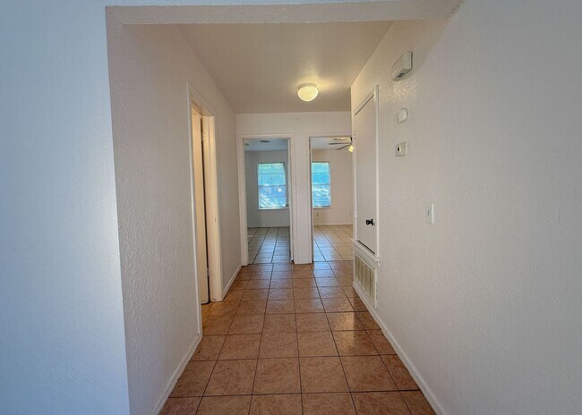 Building Photo - MWC HOME FOR RENT!