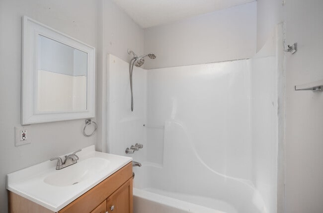 Building Photo - 1043 Mountain Crest Dr