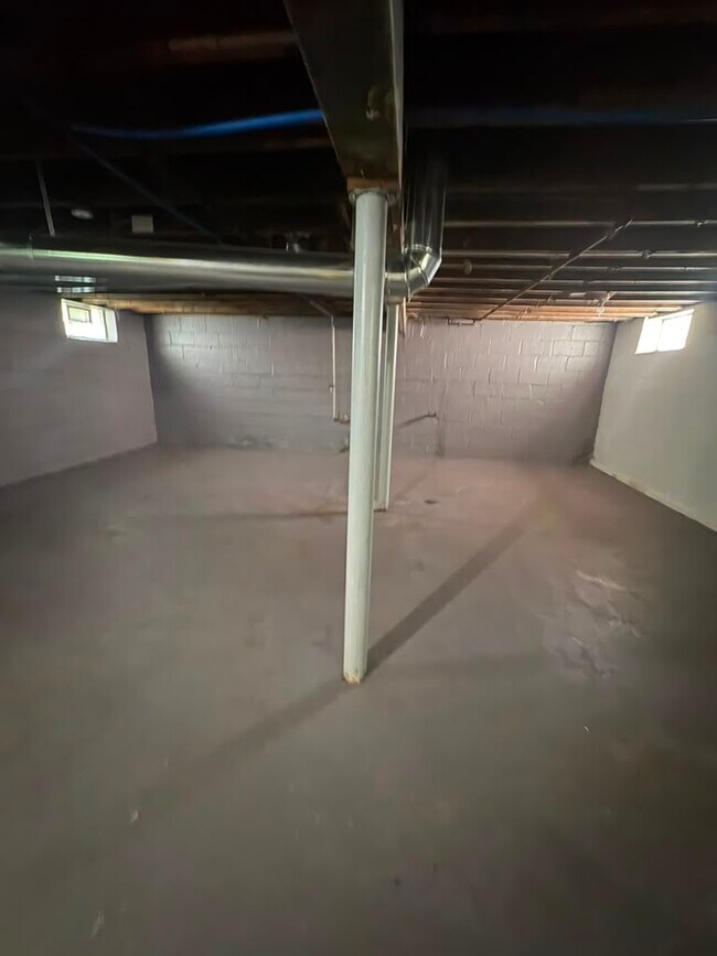 Building Photo - 14249 Cloverlawn Ave