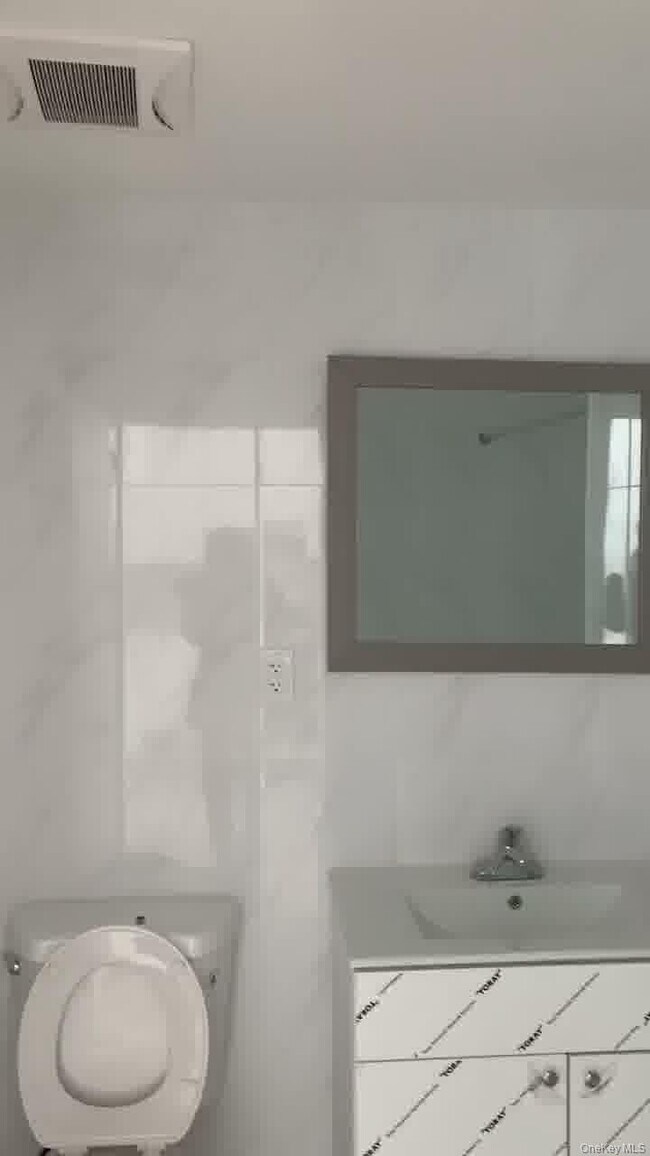 Building Photo - 70-40 45th Ave