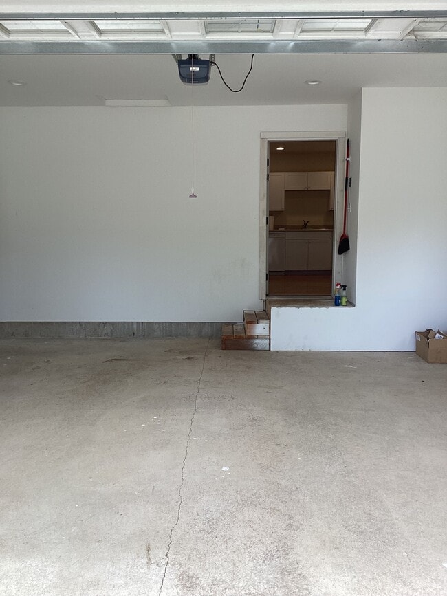Building Photo - 1365 SW Fairway Dr