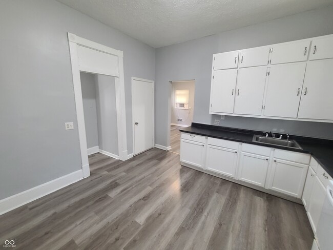 Building Photo - 972 N Belleview Pl