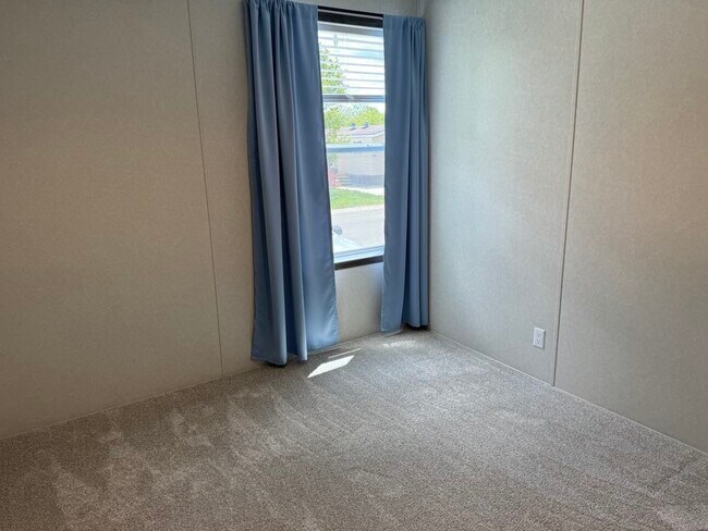 Building Photo - 48579 Leafdale Ct