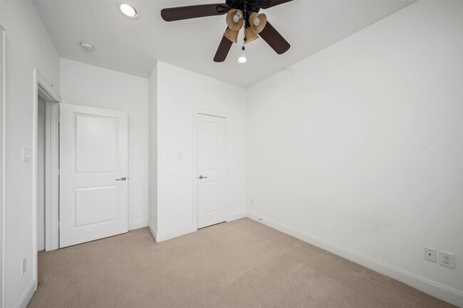 Building Photo - 22 Hermann Park Ct