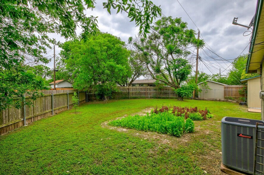 Building Photo - 1117 Colony N Dr