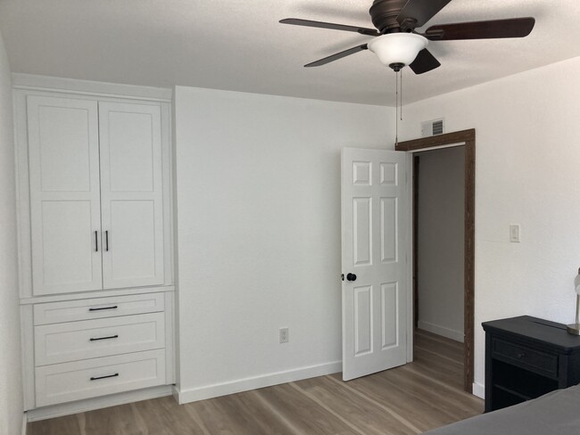 Building Photo - 3514 Hacienda Dr