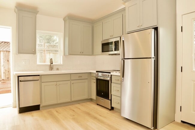 Building Photo - New Willow Glen Dream Back Cottage