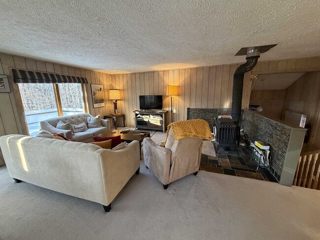 Building Photo - 127 Mountain Ridge Rd