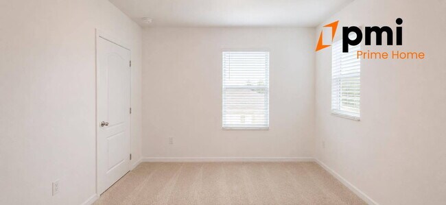 Building Photo - Stunning 5-Bedroom single family Home in Tavares | Spacious Layout & Modern Comforts