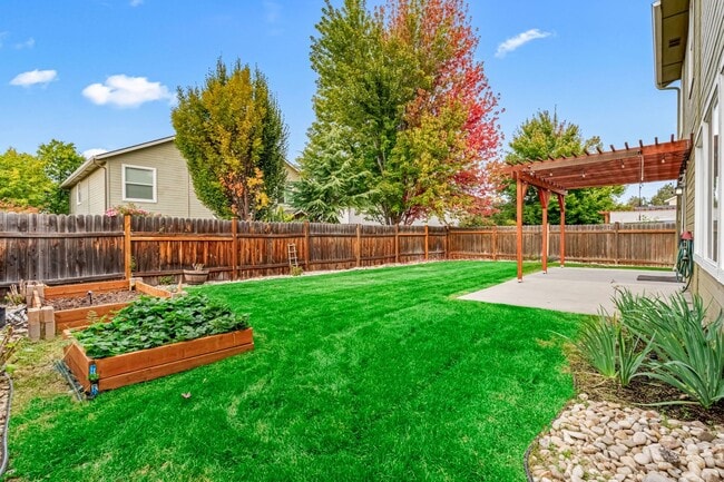 Building Photo - Prime SE Boise 3bd/2.5ba Home!